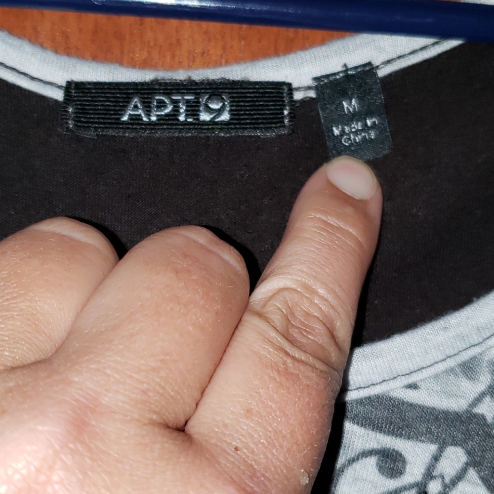 Barely Worn!! APT.9 High-Low Top - Picture 3 of 6